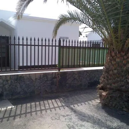 Playa Honda Sleeps 4 Pool Wifi Villa Playa Honda (Lanzarote)