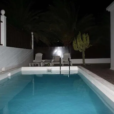 Playa Honda Sleeps 4 Pool Wifi *