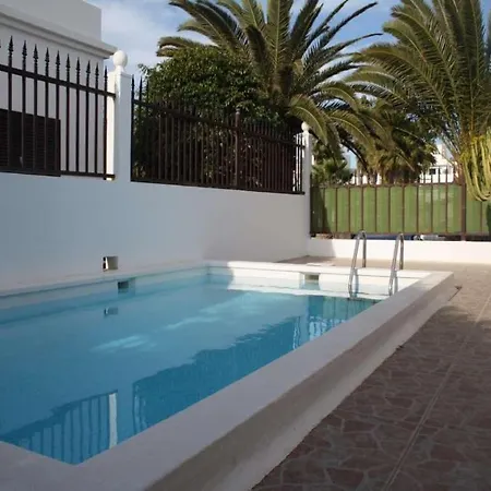 Playa Honda Sleeps 4 Pool Wifi Villa Playa Honda (Lanzarote)