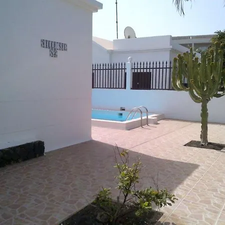 Playa Honda Sleeps 4 Pool Wifi Villa Playa Honda (Lanzarote)