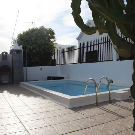 Playa Honda Sleeps 4 Pool Wifi