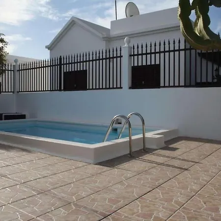 Playa Honda Sleeps 4 Pool Wifi *